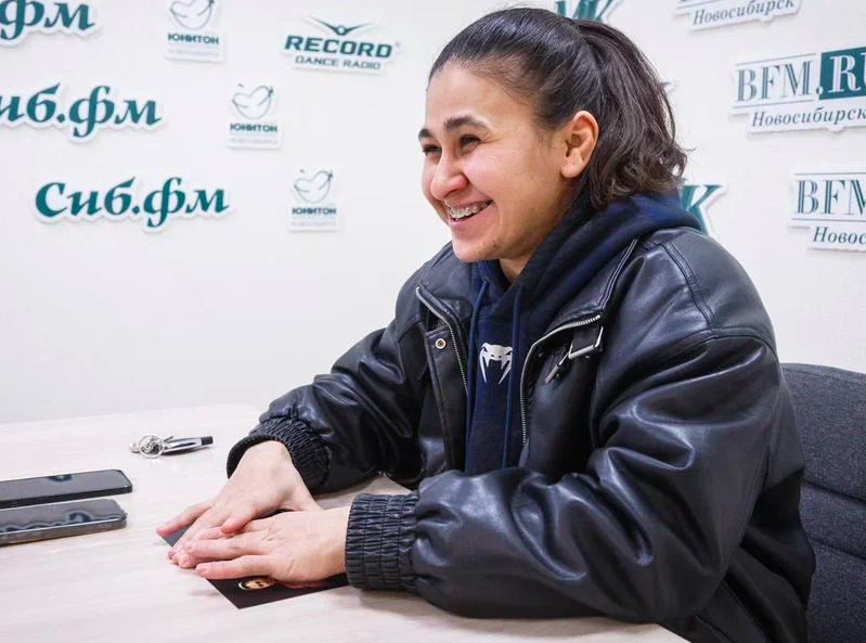 Фото «Я стала популярной из-за хейтеров». Участница шоу «Титаны» на ТНТ Земфира Алиева из Новосибирска о медийной известности и съёмках телепроекта 5